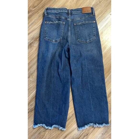 Judy Blue Wide Crop Jeans with Frayed Hem 11/30 - Picture 2 of 3